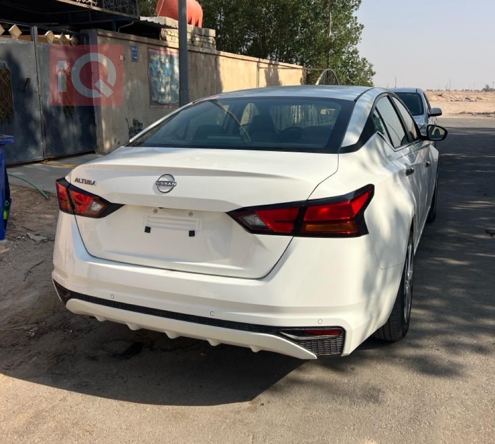 نيسان ألتيما